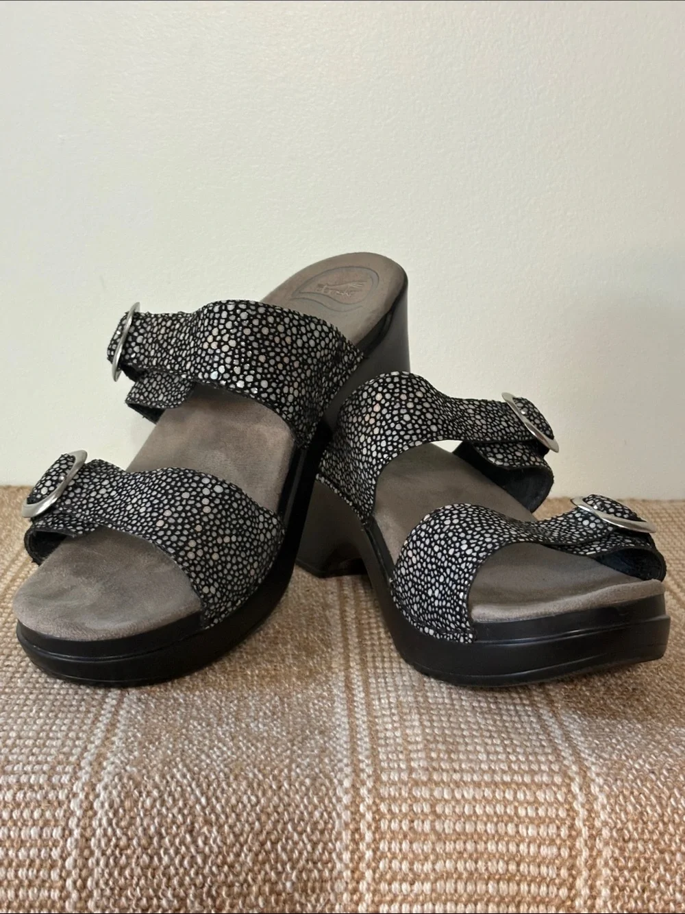 Dansko Sophie Black/White Speckled Leather Double-Buckle Slide-Sandals. Size-9
